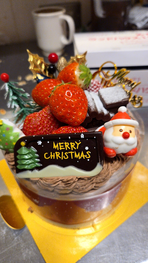 ガナッシュクリスマス。チョコレートクリームと苺のケーキ